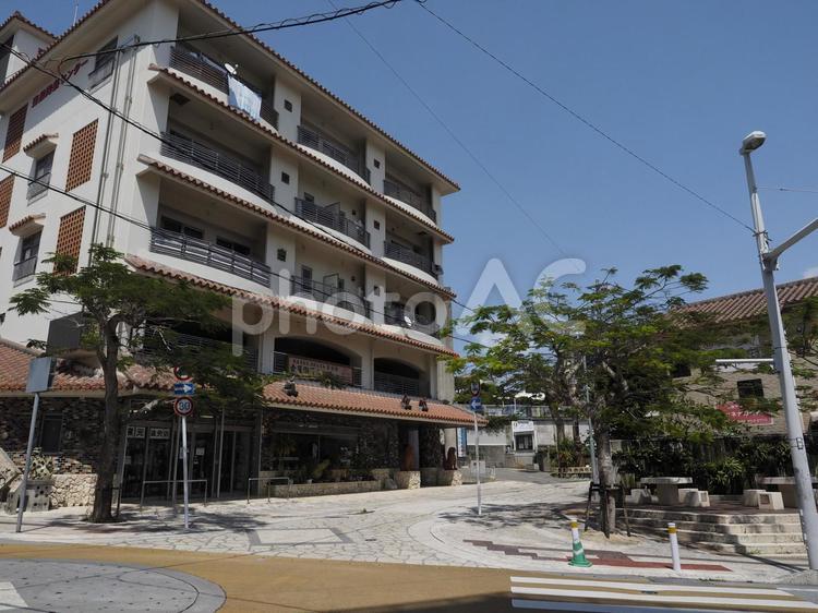 壺屋やちむん通り入口 桜坂通り側（那覇）