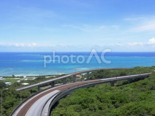 ニライカナイ橋（沖縄県南城市）