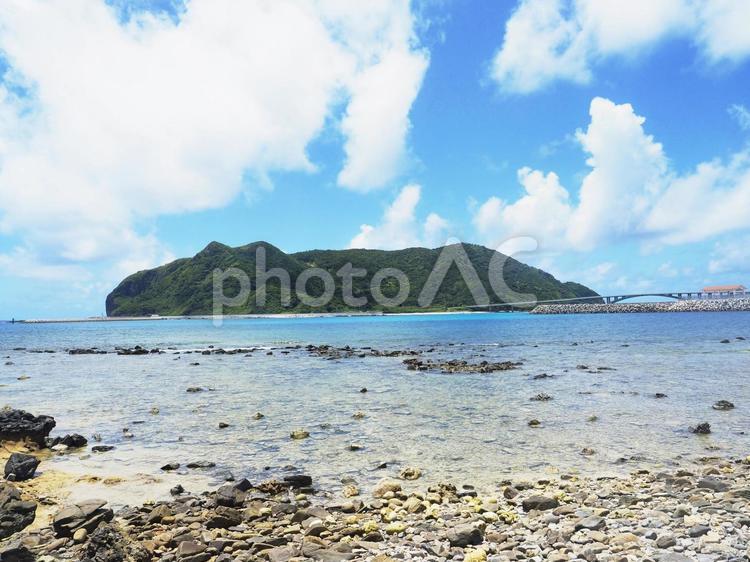 阿嘉ビーチから眺める慶留間島（座間味村）