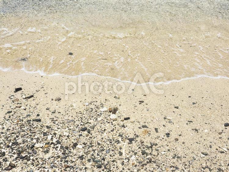 波打ち際、阿嘉ビーチ（沖縄県座間味村）