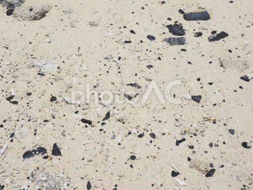 砂浜、きめ細かい砂とたくさんの小石