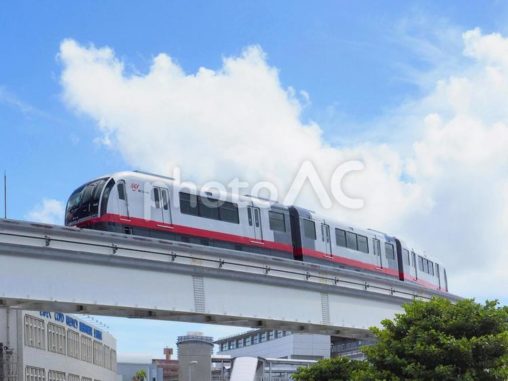 三両編成のゆいレール（沖縄県那覇市）