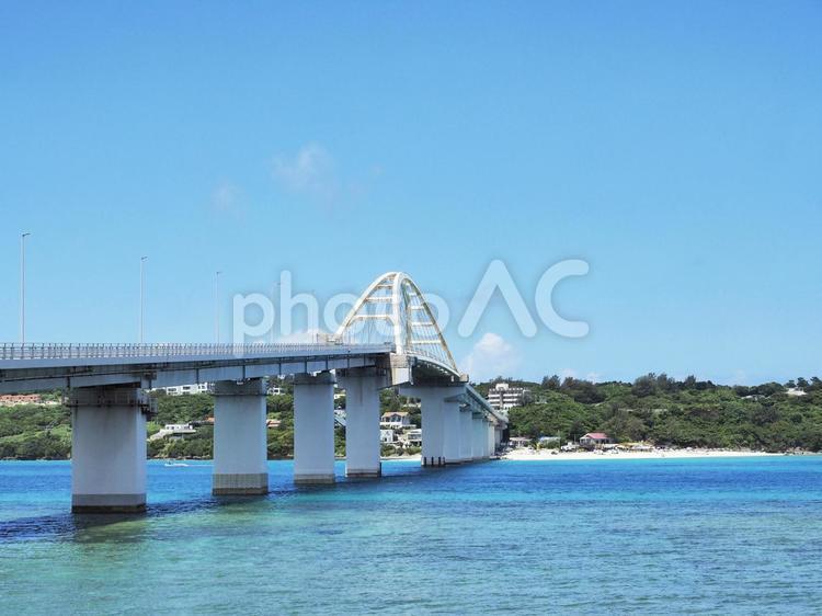 瀬底大橋（沖縄県本部町）