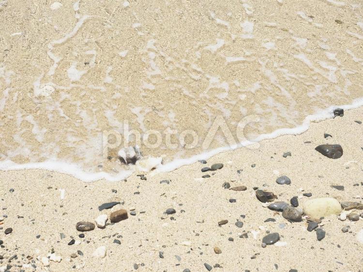 波打ち際、阿嘉ビーチ（沖縄県座間味村）