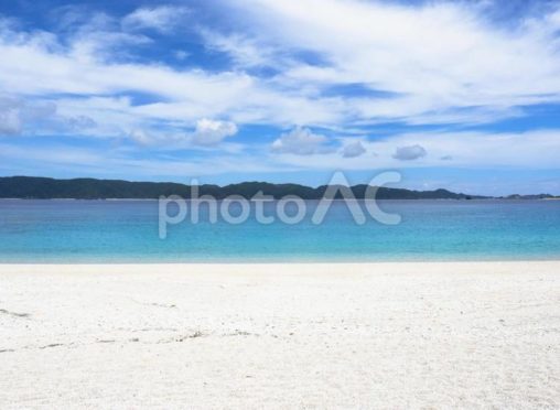 美しい海と白い砂浜（座間味島）