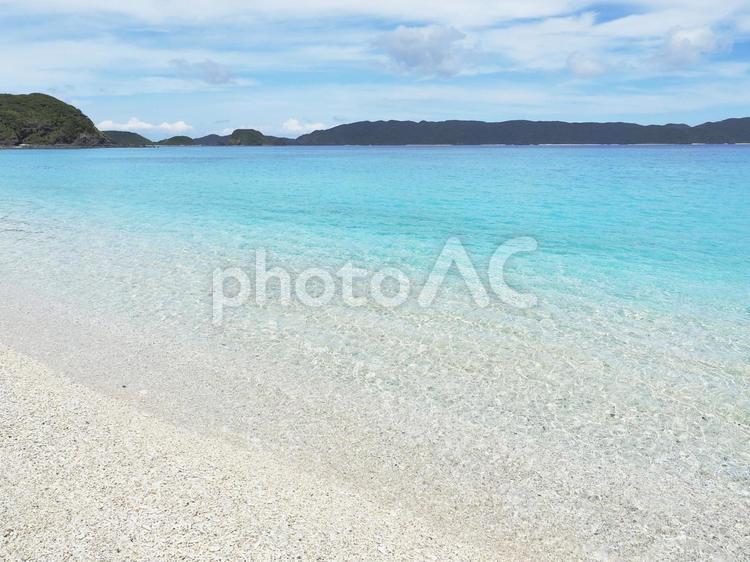 透明な海の水、美しいビーチ（座間味島）