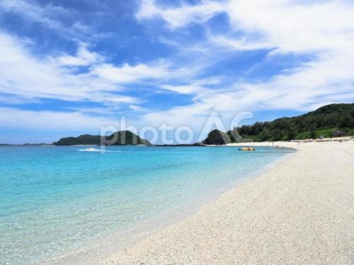 美しい海と広い砂浜（座間味島）