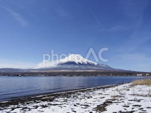 冬の富士山と山中湖