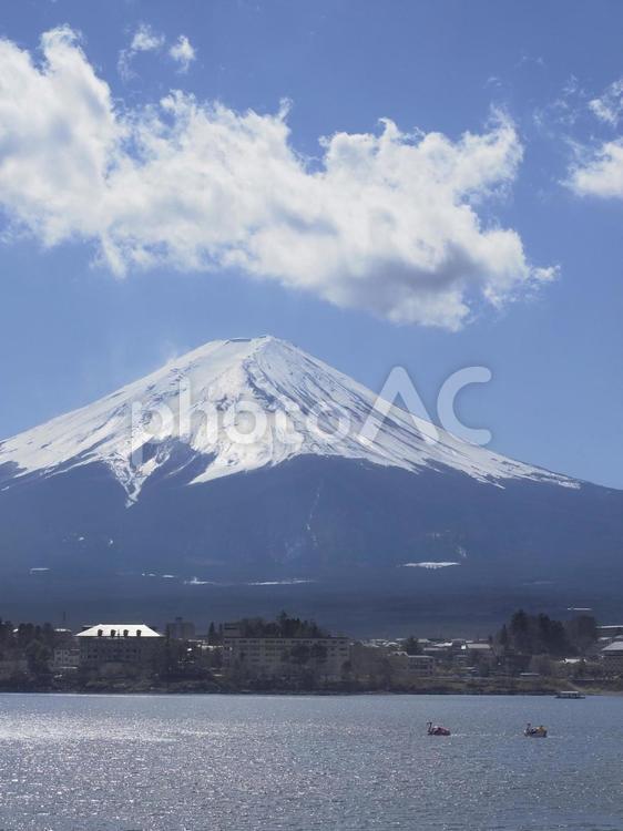 冬の富士山と河口湖