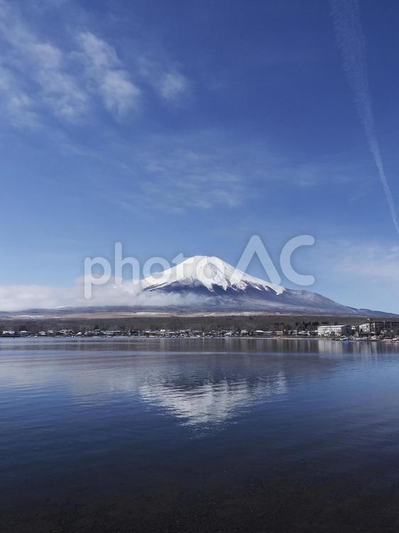 冬の富士山と山中湖
